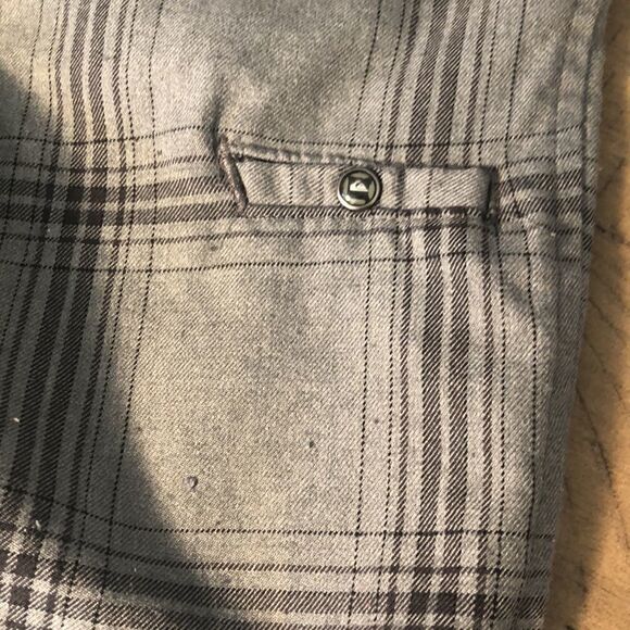 Quicksilver Cotton Plaid Gray Surf Shorts many pockets soft. - Picture 11 of 11